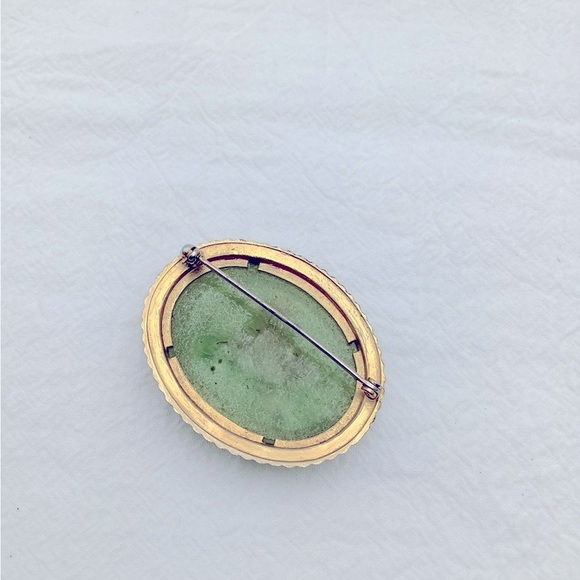 Vintage Resin Flowers Oval Brooch - Picture 3 of 3